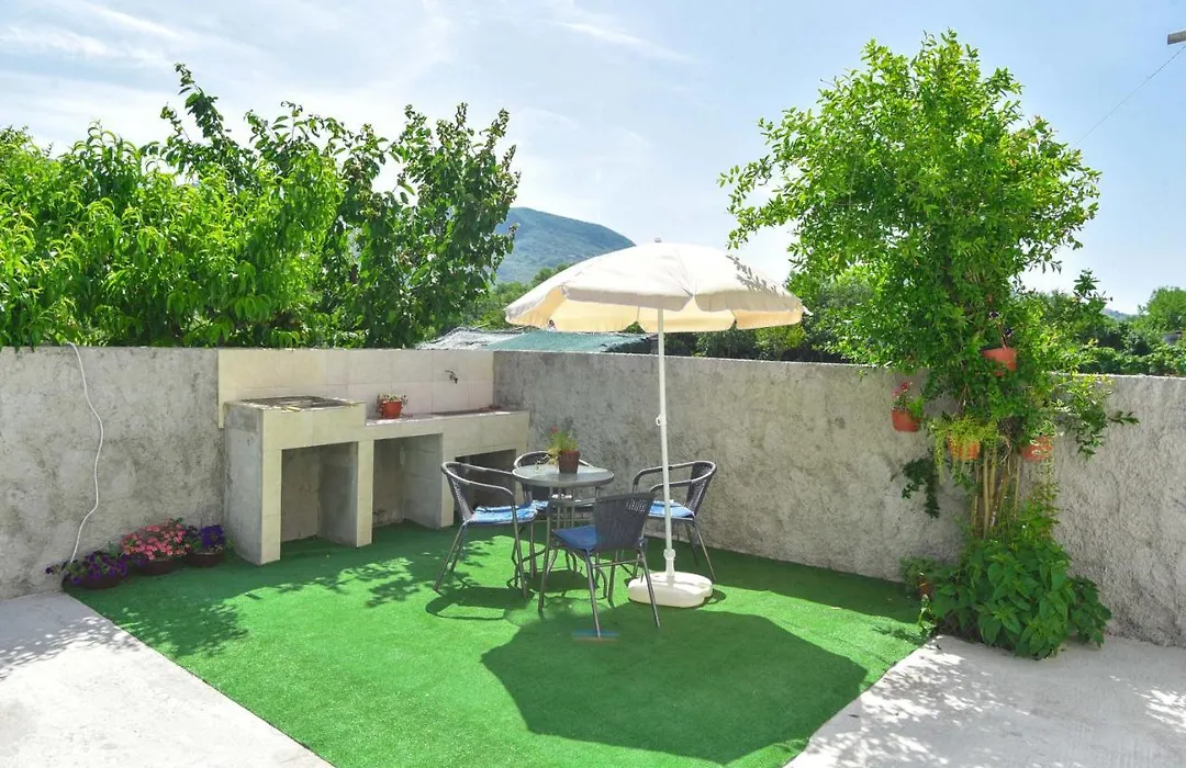 Ban Apartmani-1