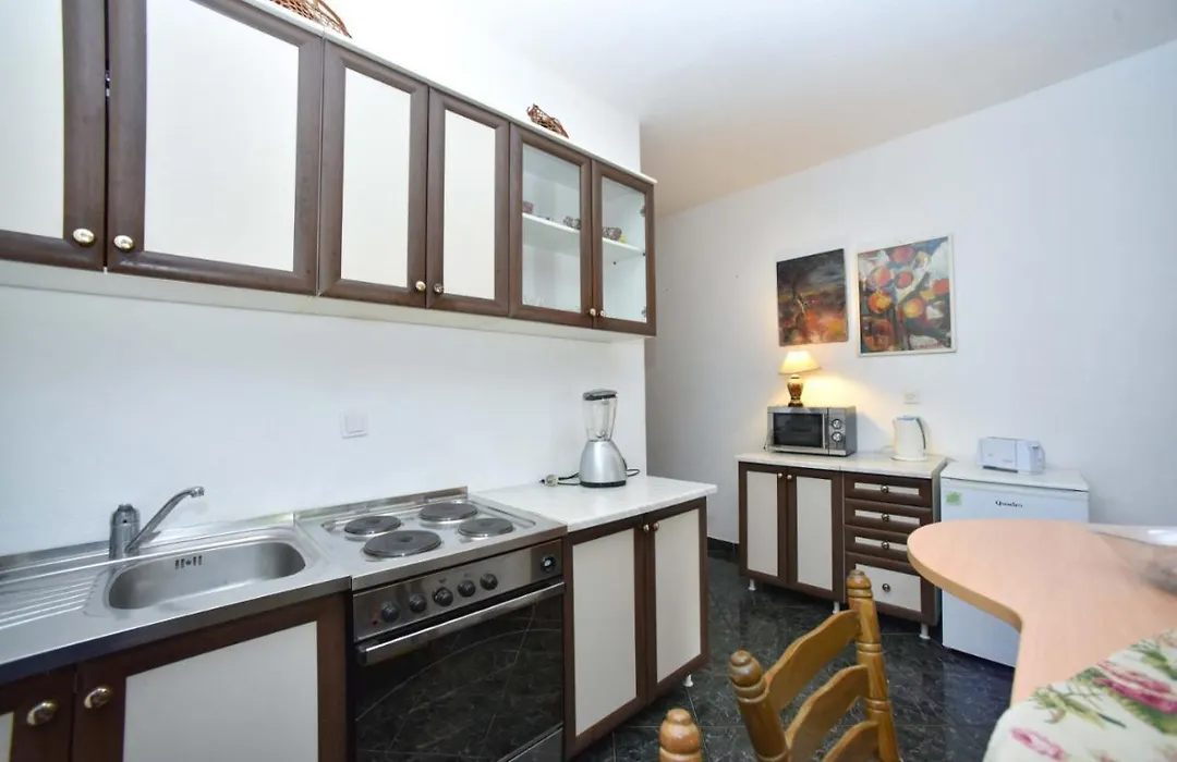 Apartment Singer-1