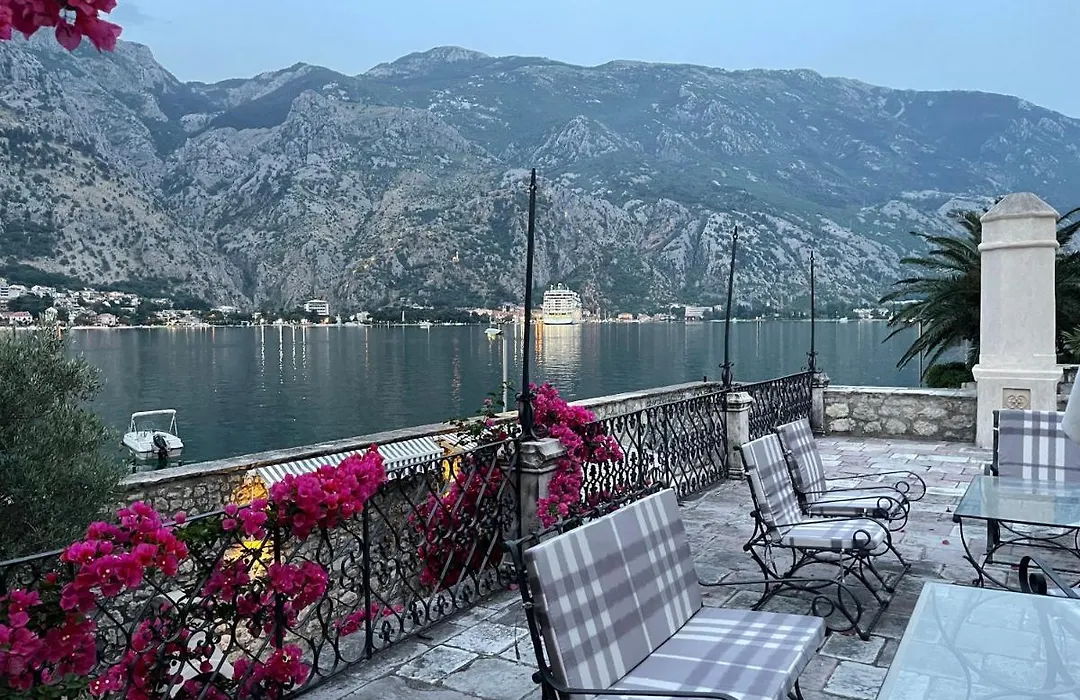 Large Luxury Waterfront Villa 500 Square Meters With Private Pool And Private Beach For 15 People,Ps5,Imac 27",Wifi 7-1