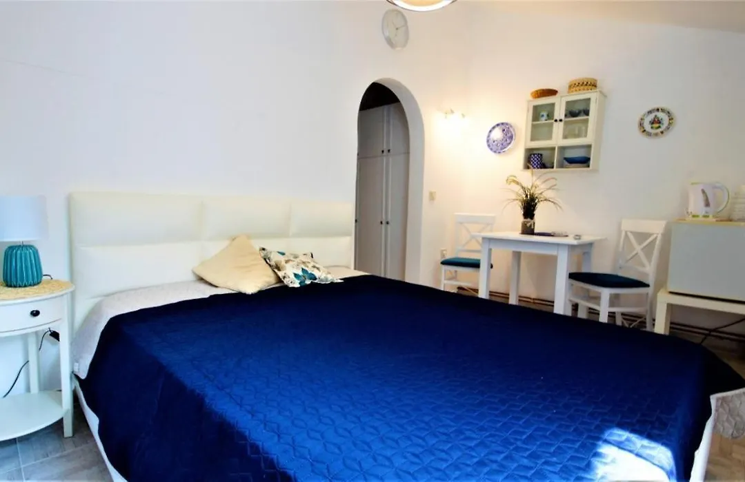 Studio Beautiful Near Old Town-1