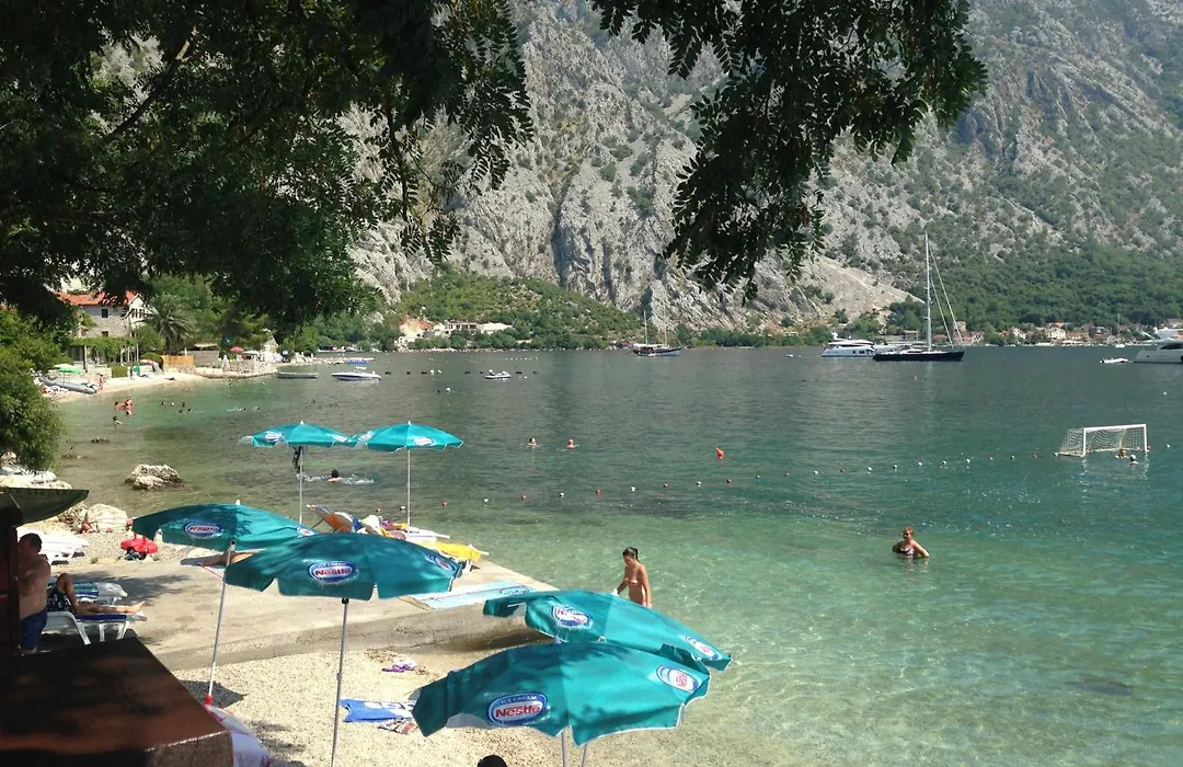 Spacious Family 4Br Seaside House, Fantastic Sea Views, 20 Meters To Beach-1