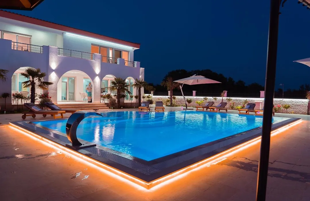 Villa 100 Palme-1