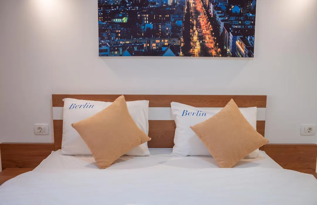 Premium Berlin With Pool-1