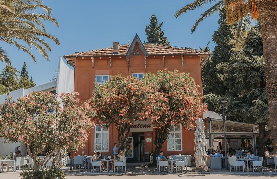 Le Petit Chateau-1
