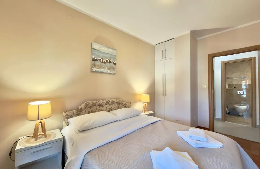 Beachfront Apartments Oaza 2-1