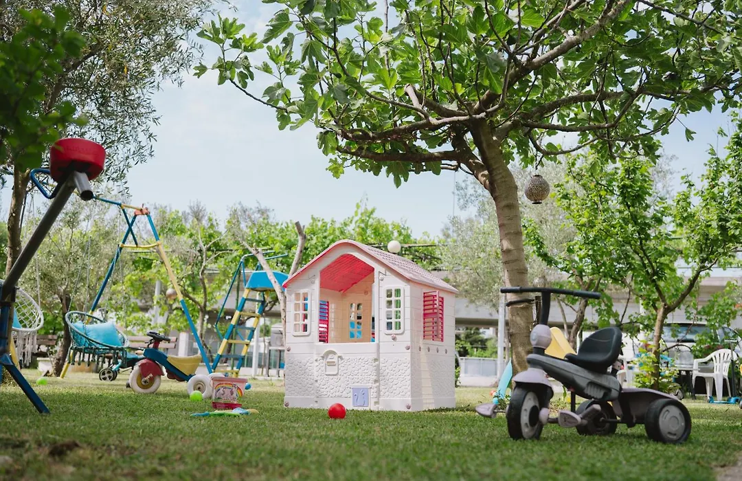 Flamingo Cottage-1