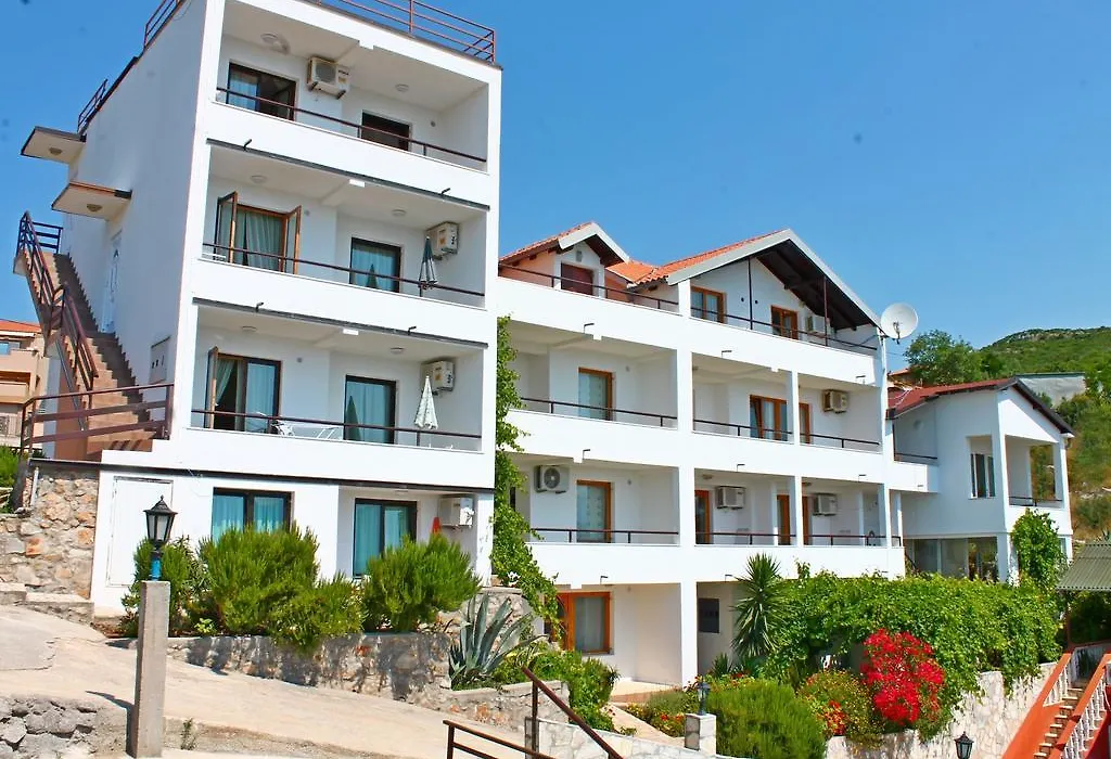 Apartments Villa Milna 2-1