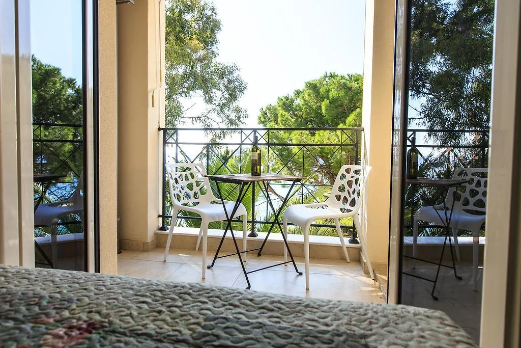 De Lux Apartments-1