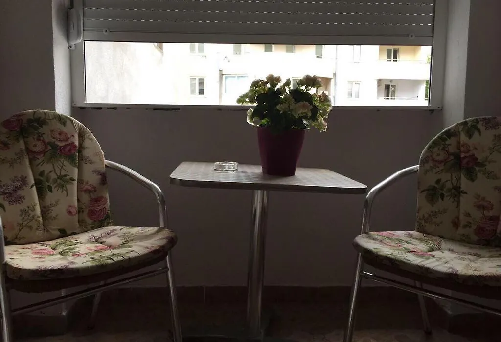 Apartments Sim-1