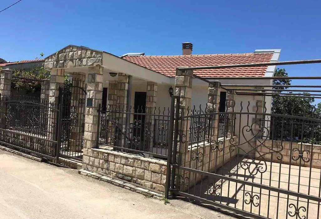 Villa Julia-1