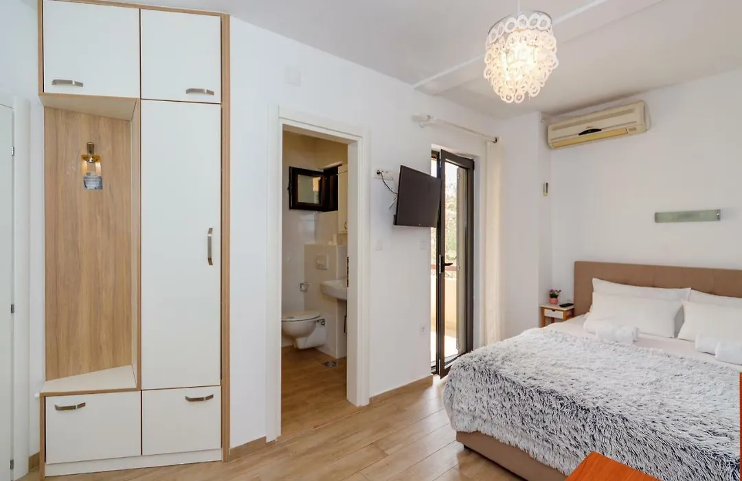 Gregovic Family Apartments-1