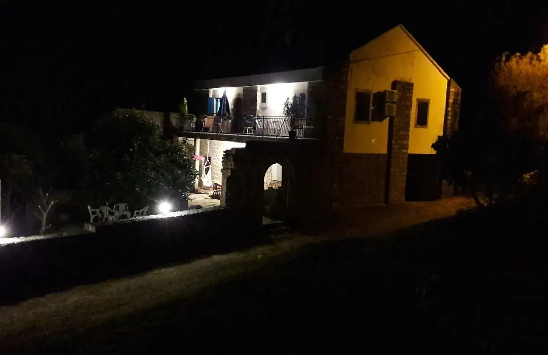 Holiday House Stari Volat-1