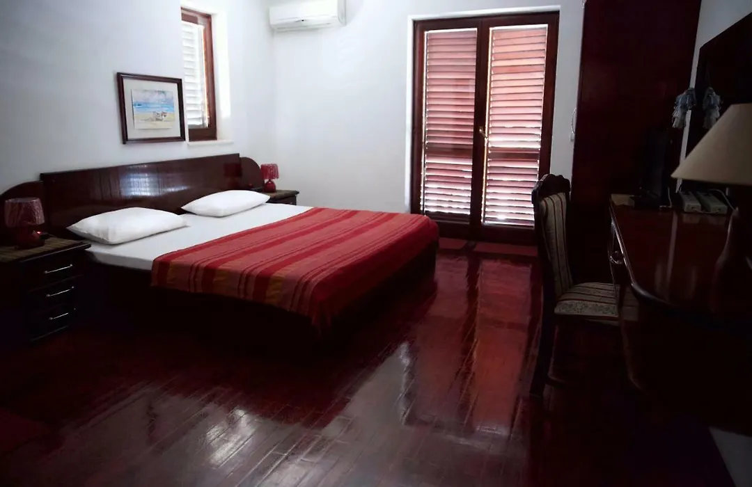 Villa Sara Guesthouse-1