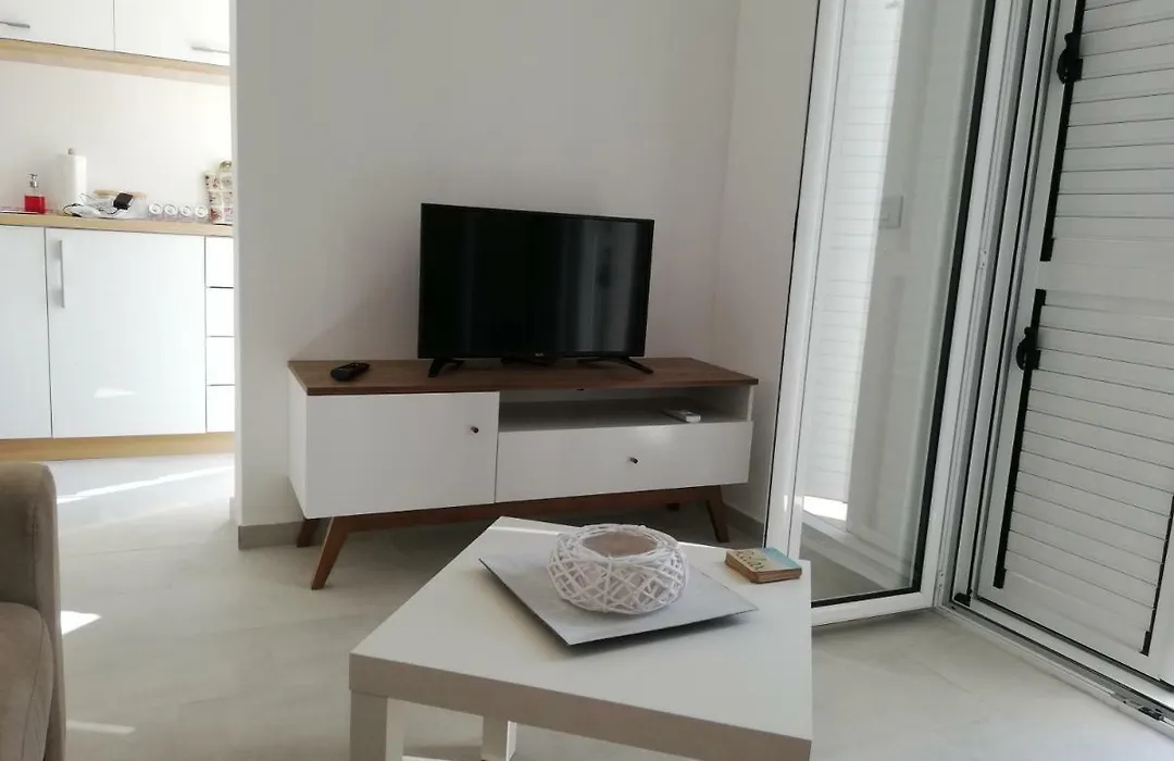 Dolores Apartments-1