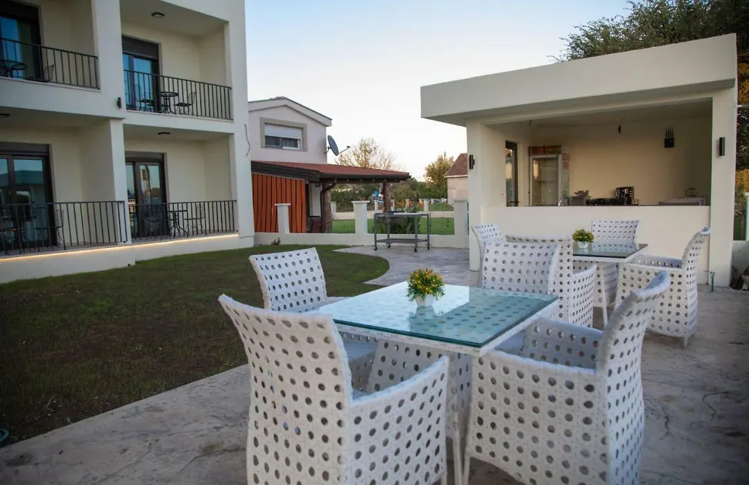 Apartments E&S-1