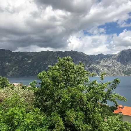 Two Bedroom Apartment With Amazing Views-2