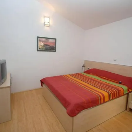 Bmv Room For 2-3 With Greenery View-3