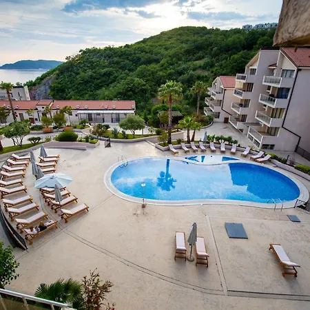 Charming Apartment Near Beach-2