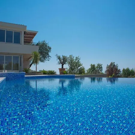 Luxury Villa Crystal Blue-3
