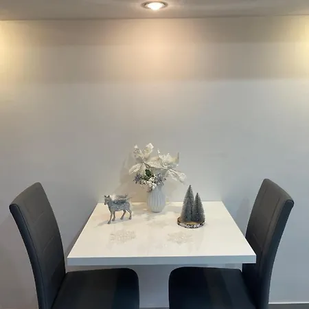 Apartment Diamond -Modern And Lovely Seaside Studio Apartment-3
