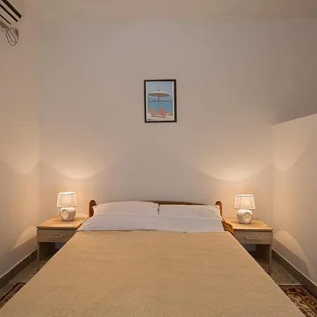 Guest House Madra-2