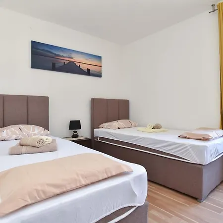 Apartment Near Old Town-2