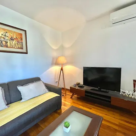 Family Three Bedroom Apartment Mimoza 2-2
