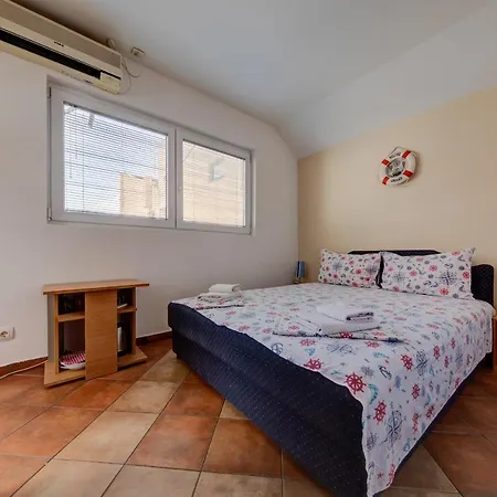 Sunny Grapes Apartments-3