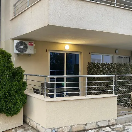 Deluxe Pool Apartment 3-3