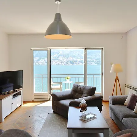 Seafront Apartments House 44 Private Balcony Old Town View-2