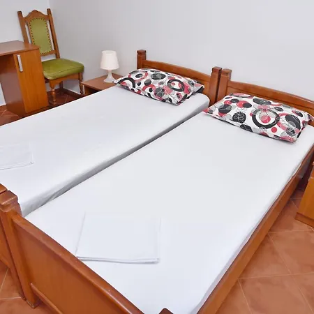 Apartments And Rooms Iva-3