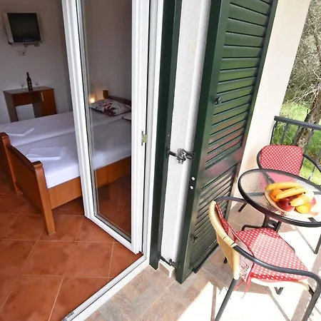 Apartments And Rooms Iva-2