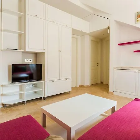 Luxury 6 Bedroom House On Waterfront-2