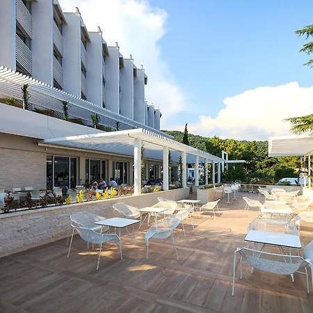 Carine Hotel Delfin-3