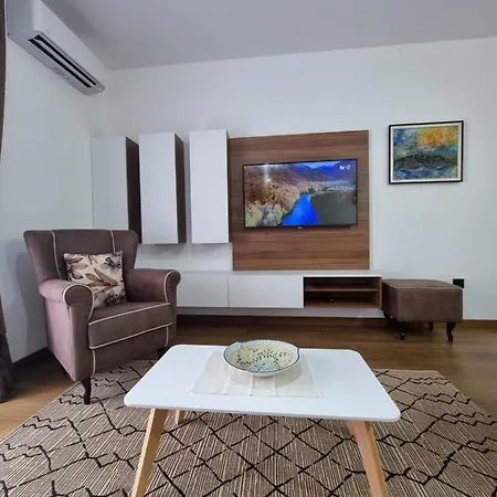 Fantastic New Centre Apartment-2