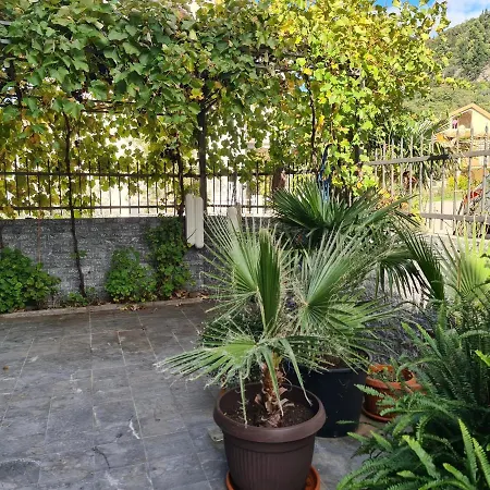 Villa Deloik Hill House-2