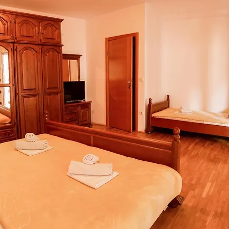 Apartments&rooms Marija-2