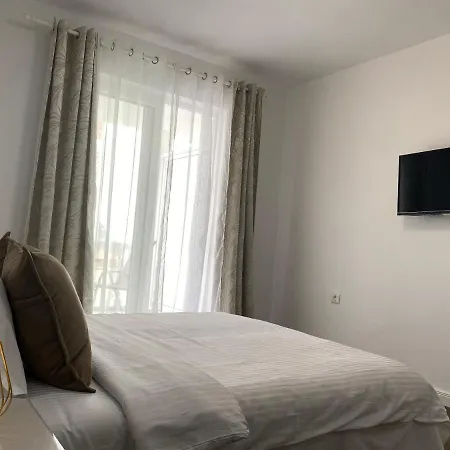 Veselinka Apartments & Rooms-3