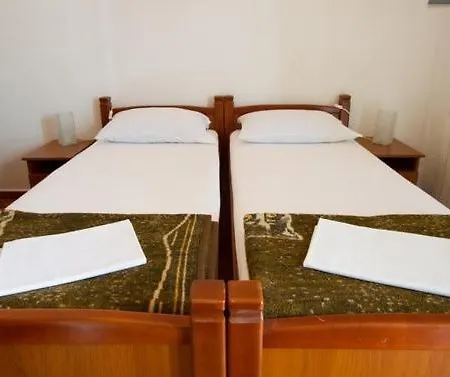 Apartments & Rooms M-3