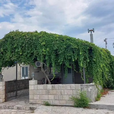 Apartments Airport Golubovci 2-2