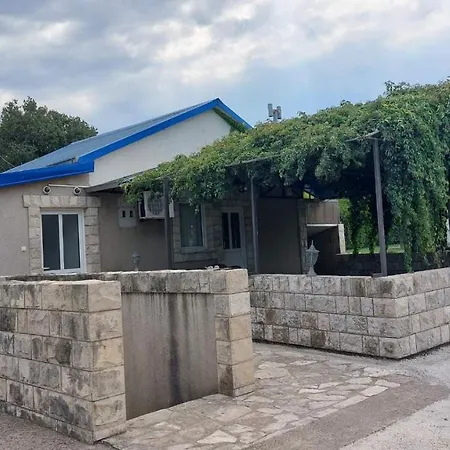 Apartments Airport Golubovci 2-3