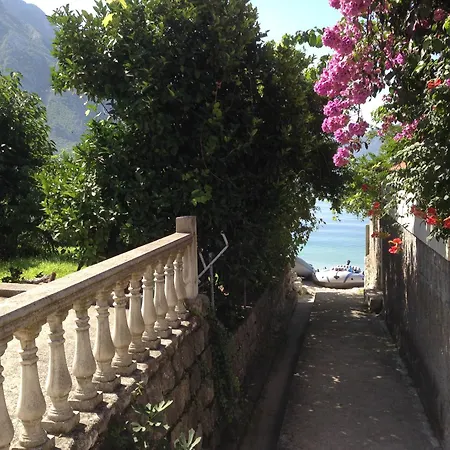 Spacious Family 4Br Seaside House, Fantastic Sea Views, 20 Meters To Beach-3