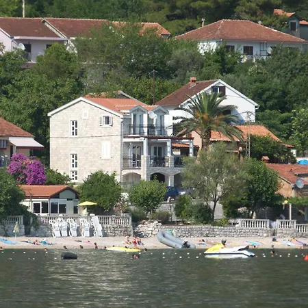 Spacious Family 4Br Seaside House, Fantastic Sea Views, 20 Meters To Beach-2