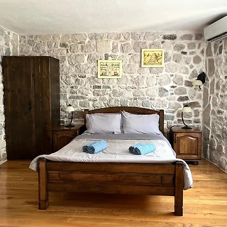 Una Apartments-2