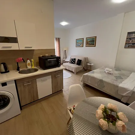 Casa Apartments, One-Bedroom Apartment-2