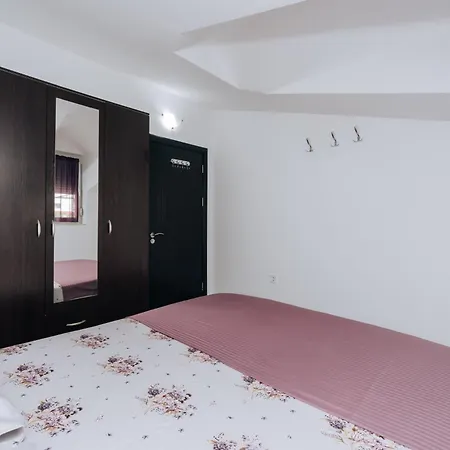 Paradise Bay Apartments-2