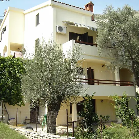 Gregovic Family Apartments-3