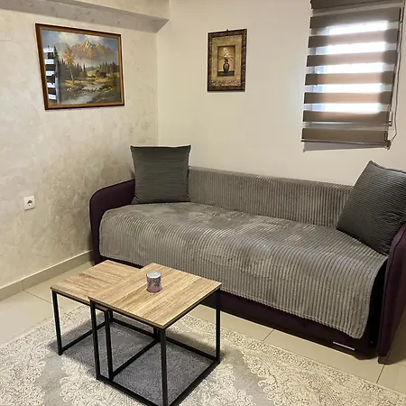 Apartment Helena Airport-2