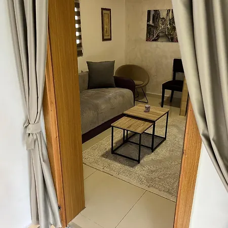 Apartment Helena Airport-3