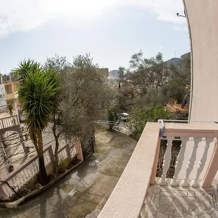 Guest House Almond-2